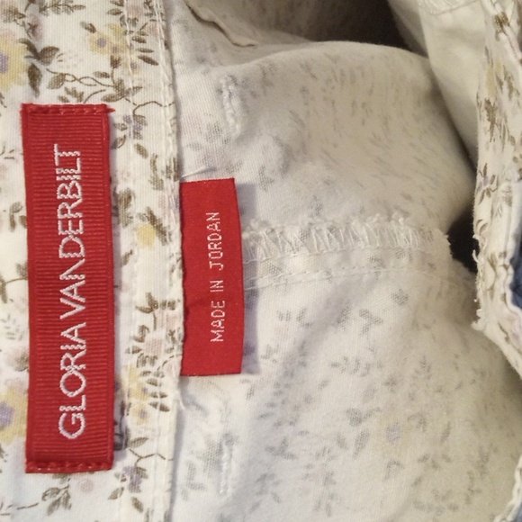 GLORIA VANDERBILT Floral Capris - Picture 8 of 8